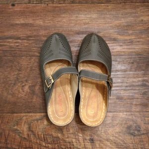 LOSTISY Hollow Out Breathable Casual Soft Sandals
